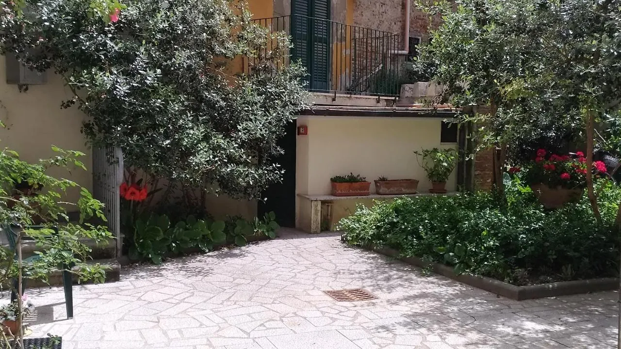 Residence Domus Pisa 0*,