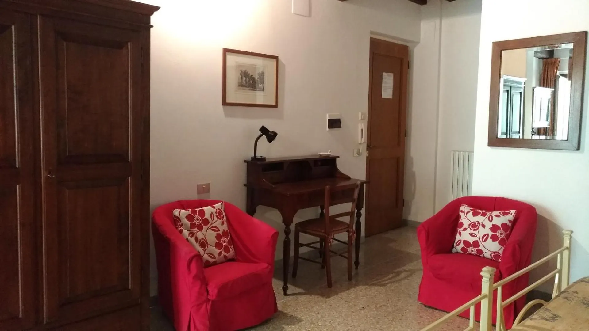 Residence Domus Pisa 0*,